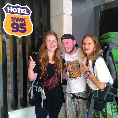 SWK 95 Hotel Surabaya Buitenkant foto