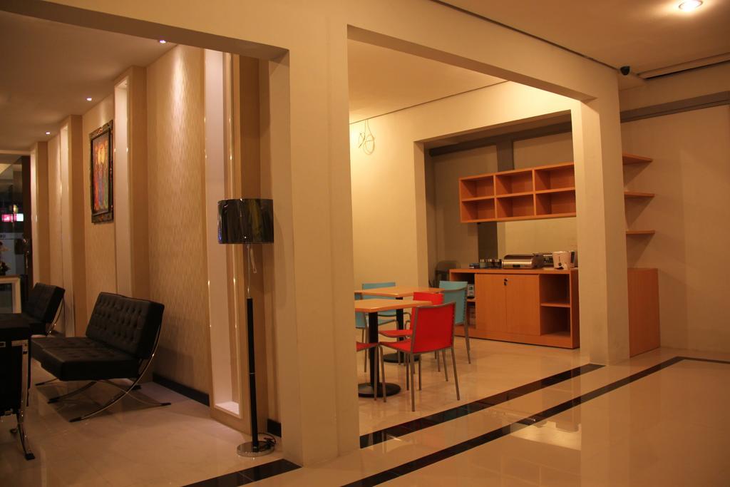 SWK 95 Hotel Surabaya Buitenkant foto