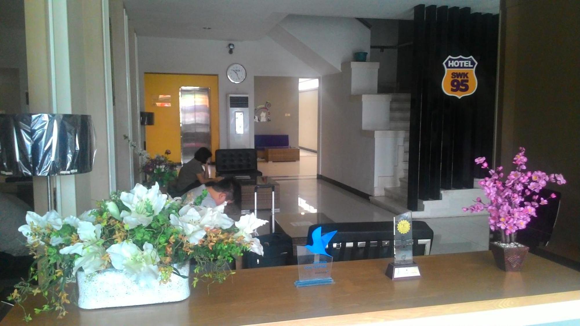 SWK 95 Hotel Surabaya Buitenkant foto