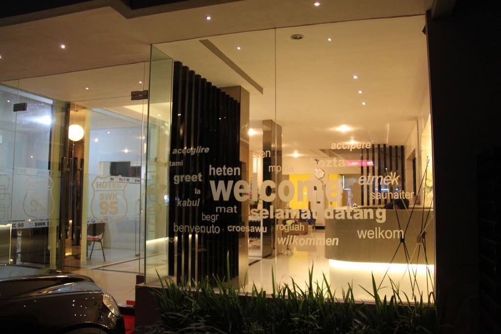 SWK 95 Hotel Surabaya Buitenkant foto