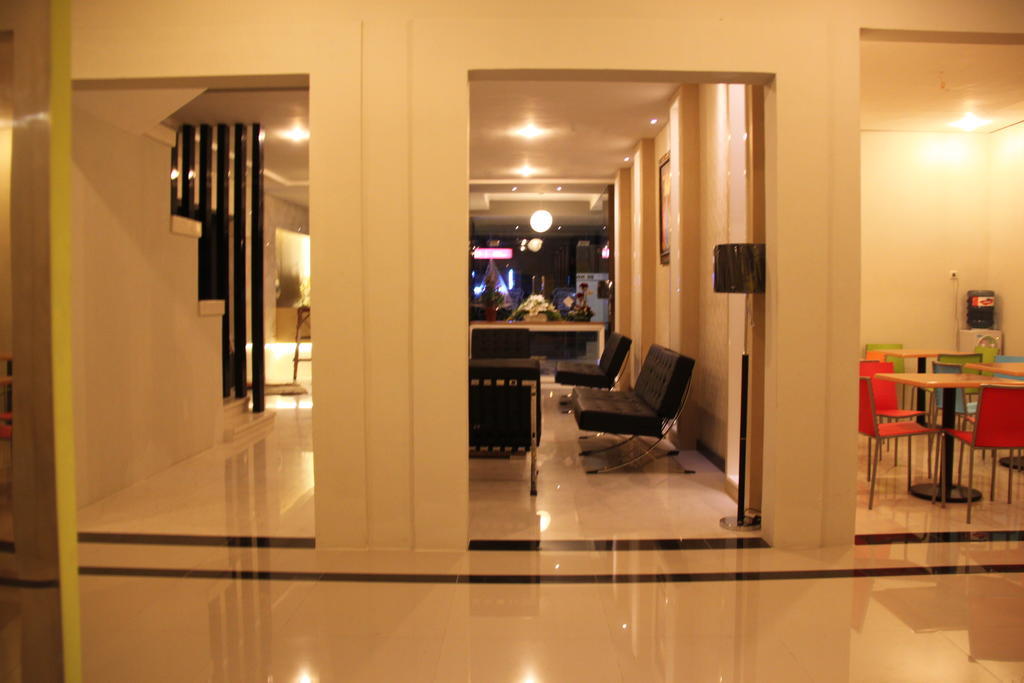 SWK 95 Hotel Surabaya Buitenkant foto
