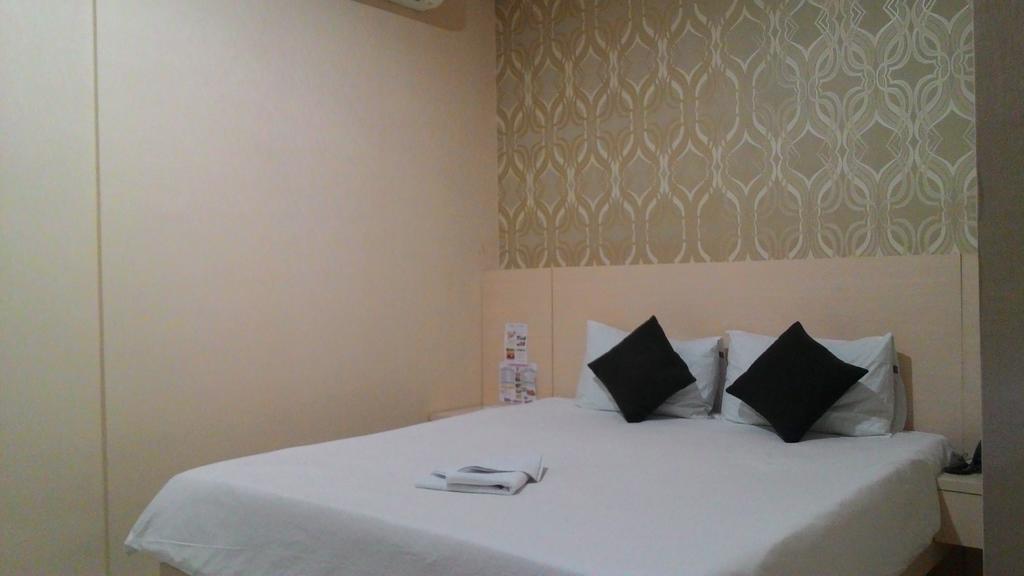 SWK 95 Hotel Surabaya Buitenkant foto
