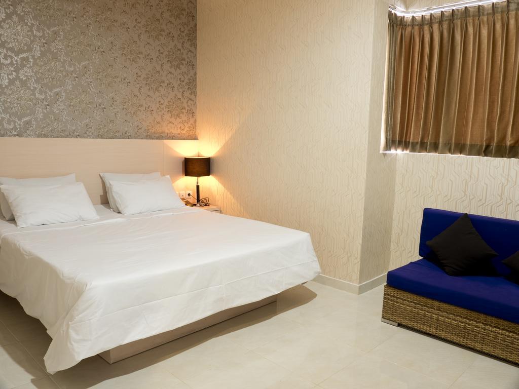 SWK 95 Hotel Surabaya Buitenkant foto