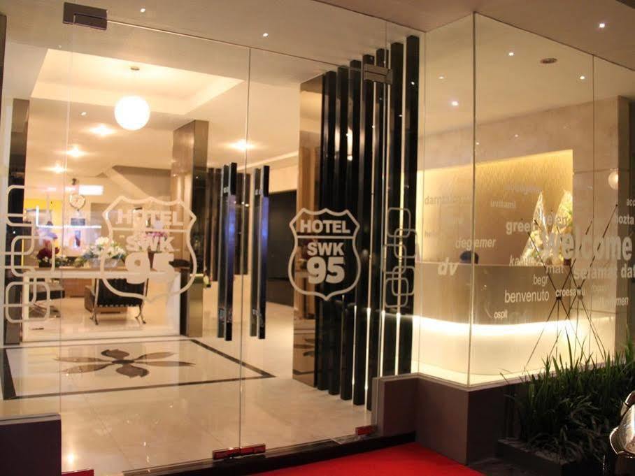 SWK 95 Hotel Surabaya Buitenkant foto